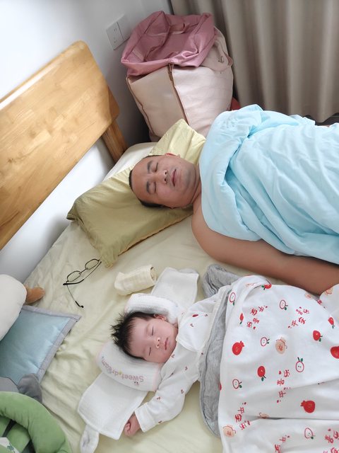 终于都睡着了